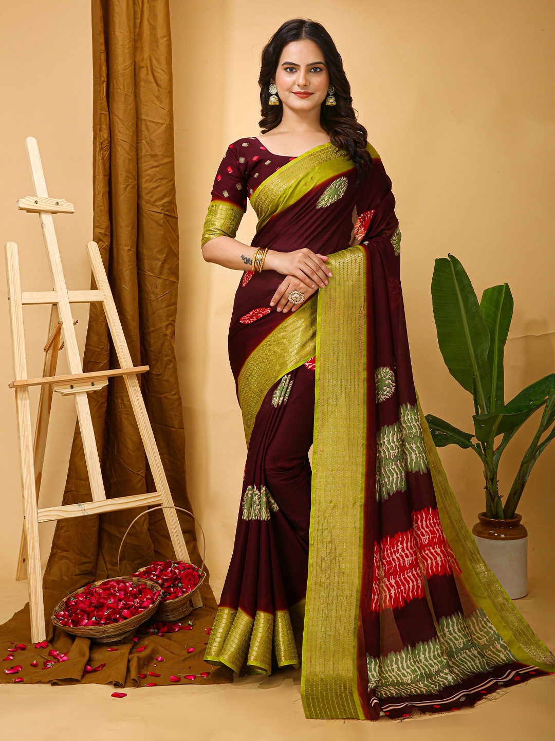 

HI FI NX Floral Zari Designer Banarasi Saree, Maroon