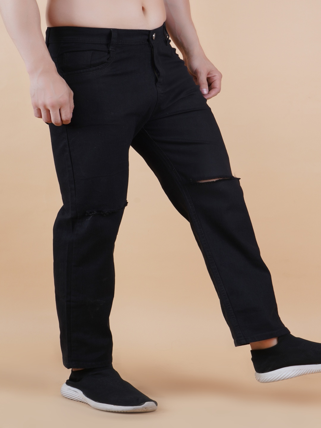

LINARIA Men Low-Rise Classic Slash Knee Cropped Jeans, Black