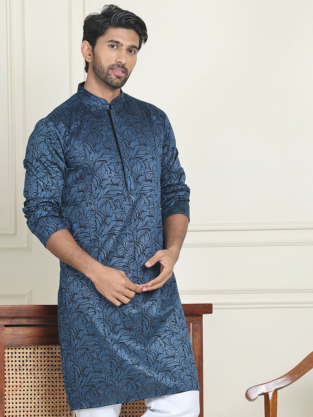 

Jompers Floral Embroidered Mandarin Collar Sequinned Straight Kurtas, Blue