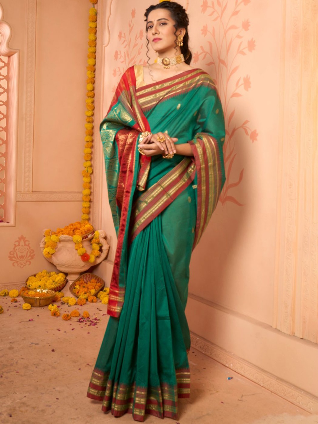 

NITARAA Woven Design Zari Ilkal Saree, Green