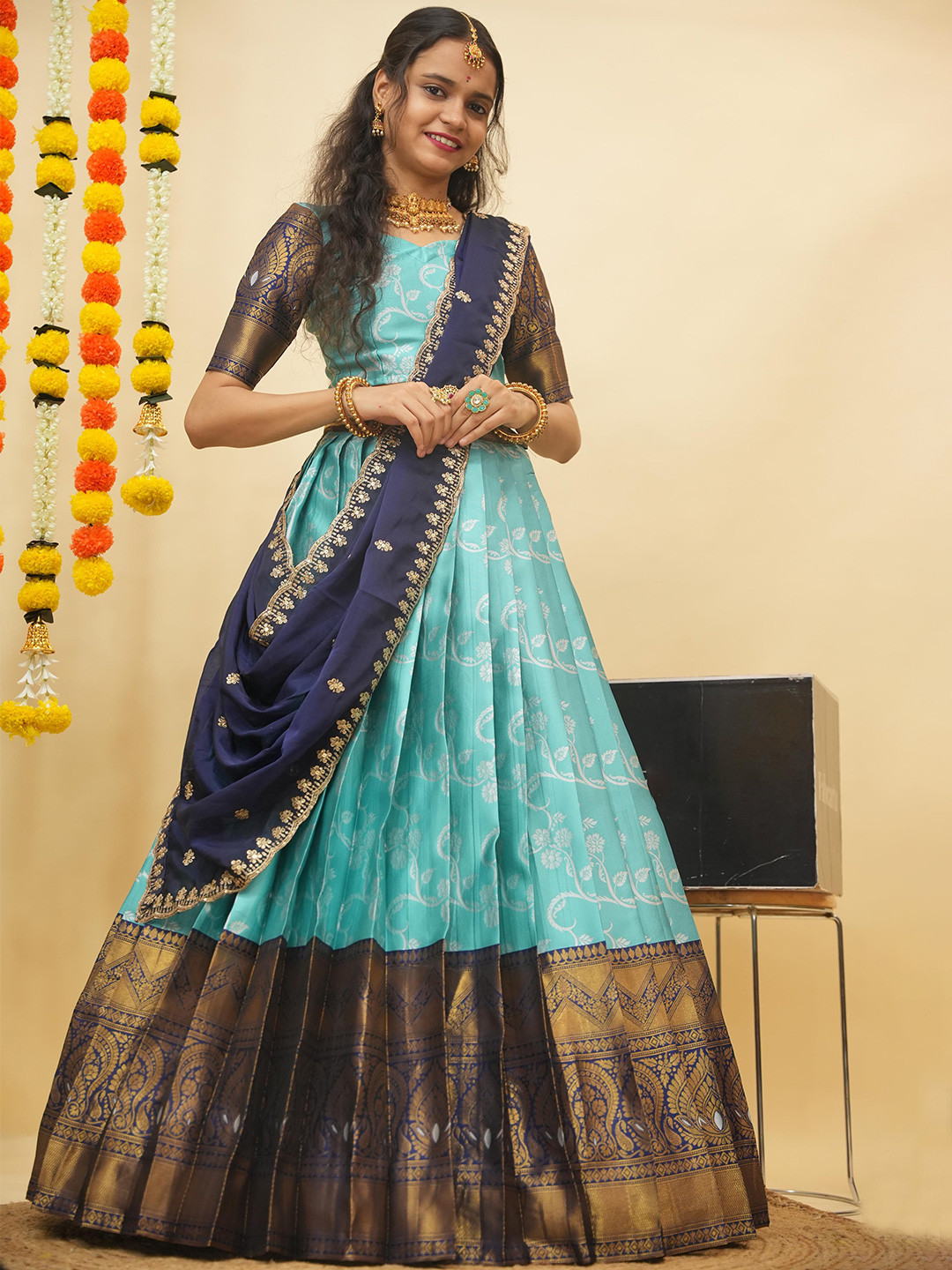 

Fabcartz Semi-Stitched Lehenga & Unstitched Blouse With Dupatta, Sea green