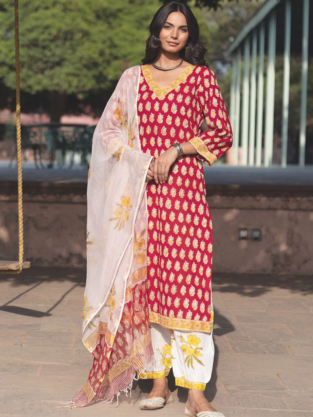 

The Ethnic Label Floral Printed Pure Cotton V-Neck Straight Kurta With Salwar & Dupatta, Red