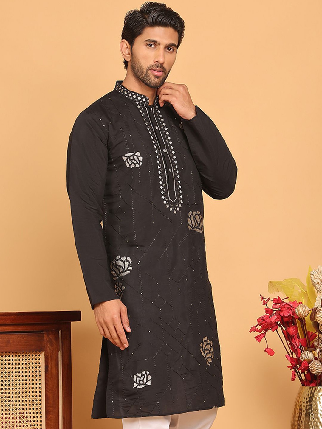 

Jompers Floral Embroidered Thread Work Mandarin Collar Straight Kurta, Black