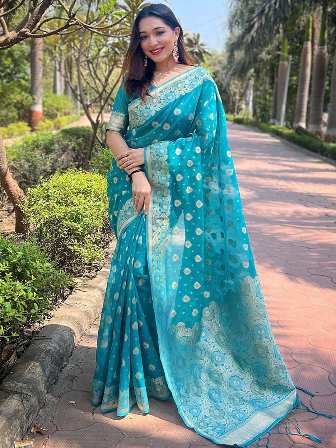 

DIVASTRI Floral Woven Design Zari Organza Saree, Blue