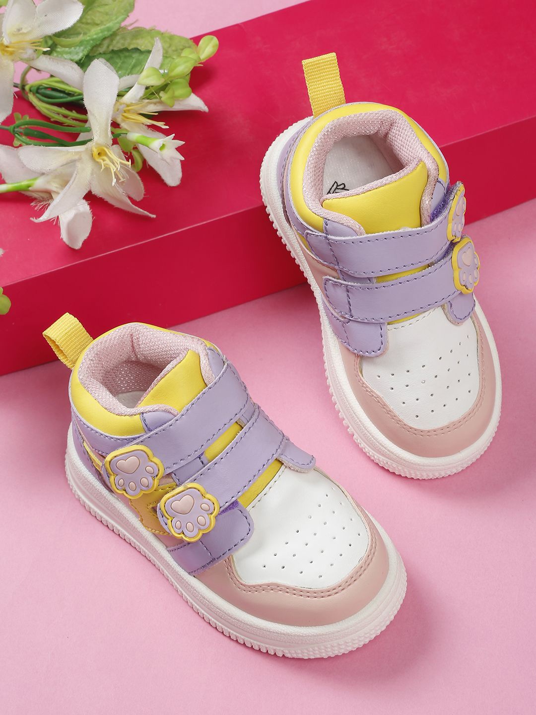 

ONYC Unisex Kids Perforations PU High-Top Sneakers, Peach