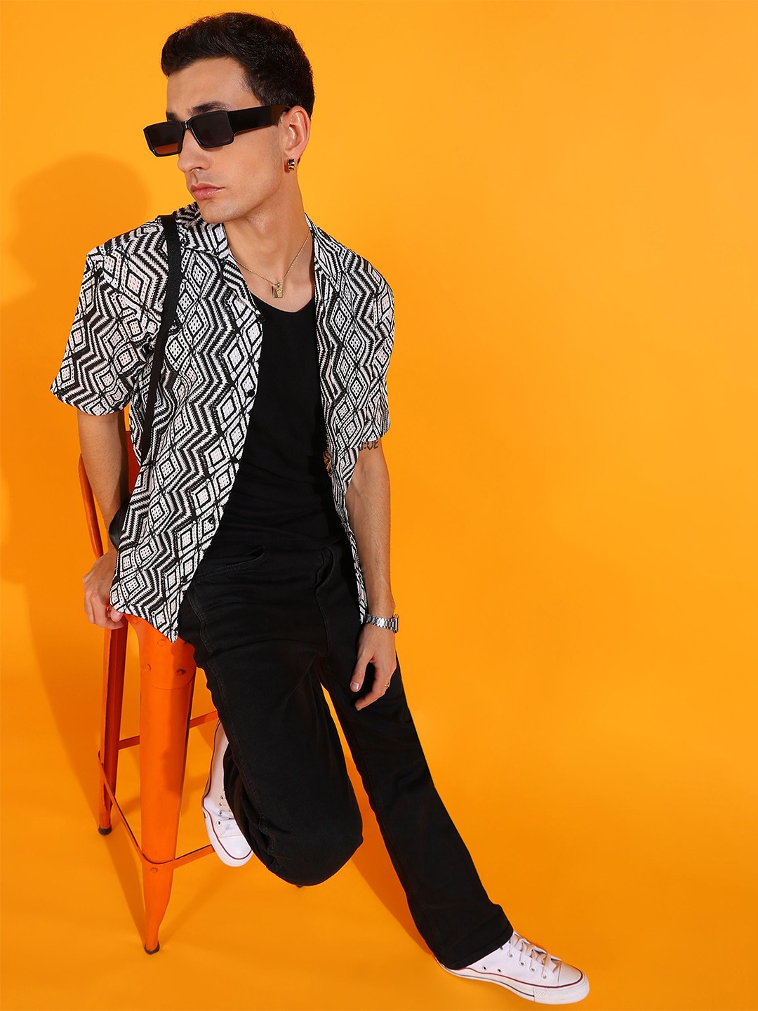

INDICLUB Men Relaxed Fit Cuban Collar Chevron Striped Casual Shirt, Black
