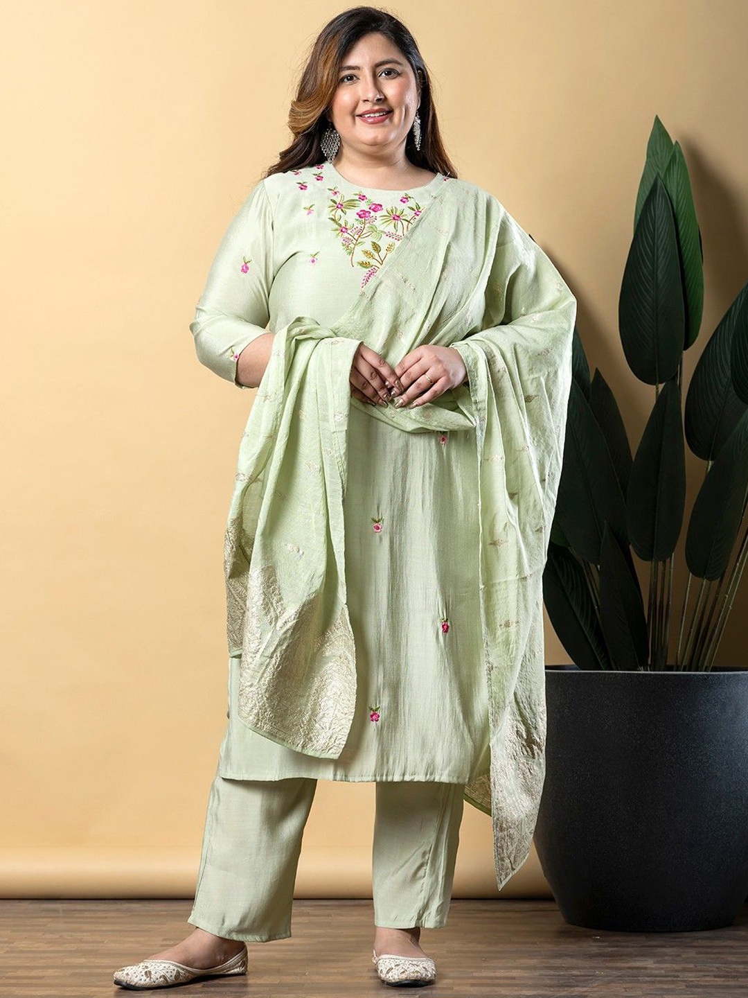 

Readiprint Fashions Women Floral Embroidered Regular Thread Work Kurta with Palazzos & With Dupatta, Green