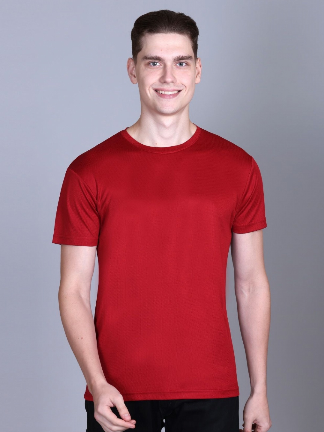 

BeriBlu Men Dri-FIT Solid Round Neck T-shirt, Maroon