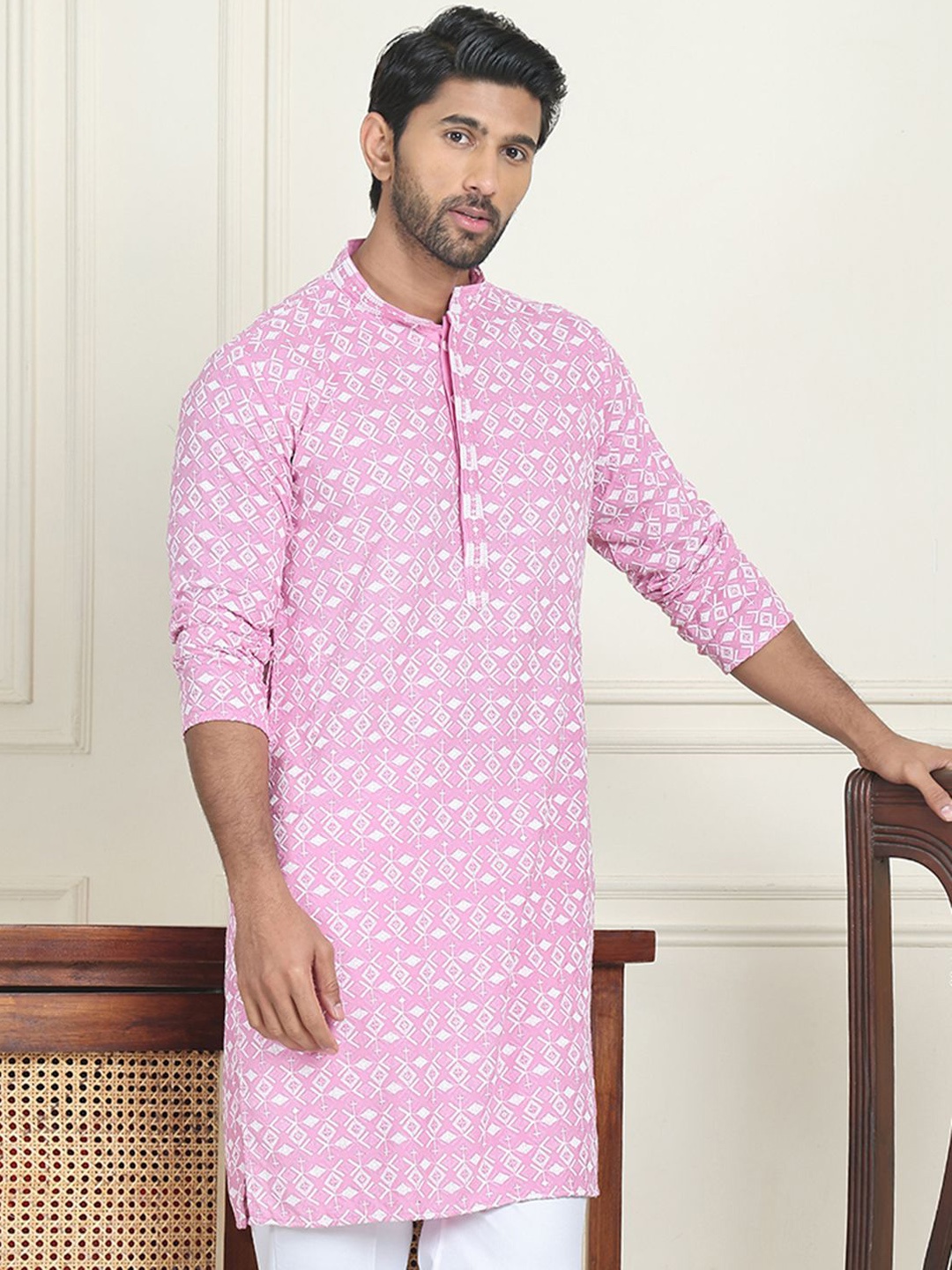 

Jompers Thread Work Mandarin Collar Straight Kurta, Pink