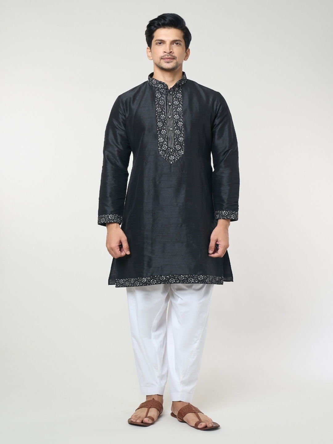 

RNG Safawala Floral Yoke Design Thread Work Pure Cotton Kurta With Trousers, Black