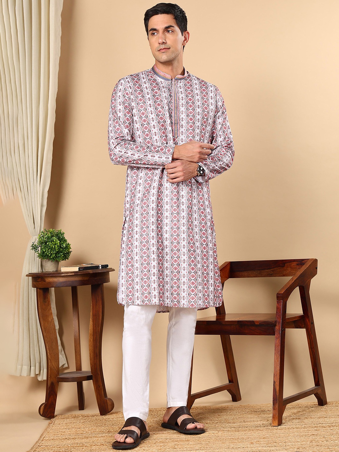 

TATTVA Geometric Printed Mandarin Collar Kantha Work Sequinned Straight Kurta, White