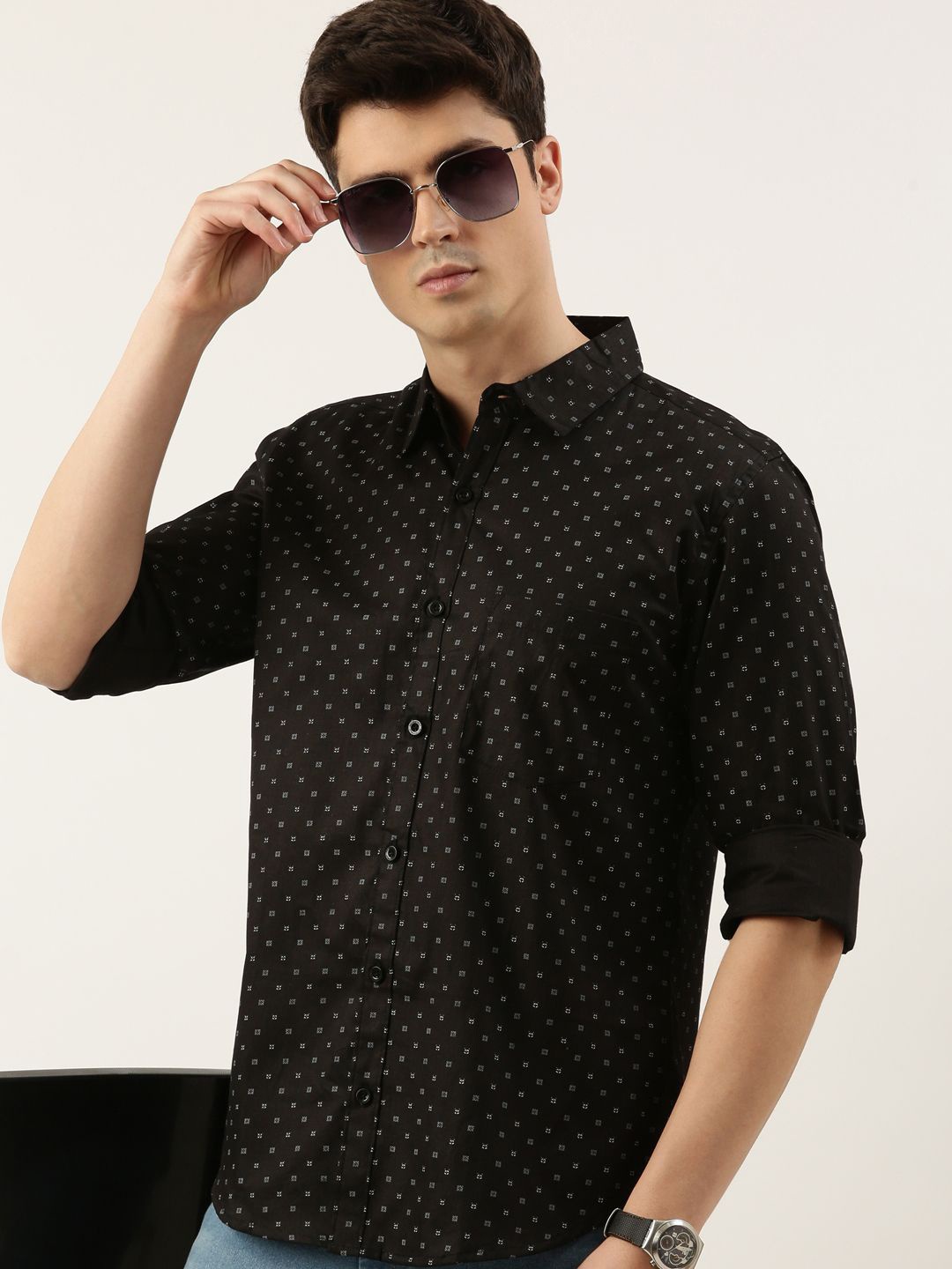 

Metronaut Men Spread Collar Floral Printed Cotton Casual Shirt, Black