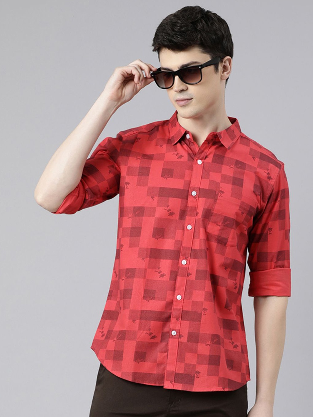 

Metronaut Men Spread Collar Checked Cotton Casual Shirt, Red