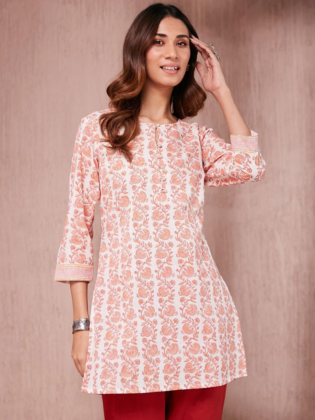 

Fabindia Floral Hand Block Printed Boat Neck Straight Kurta, White