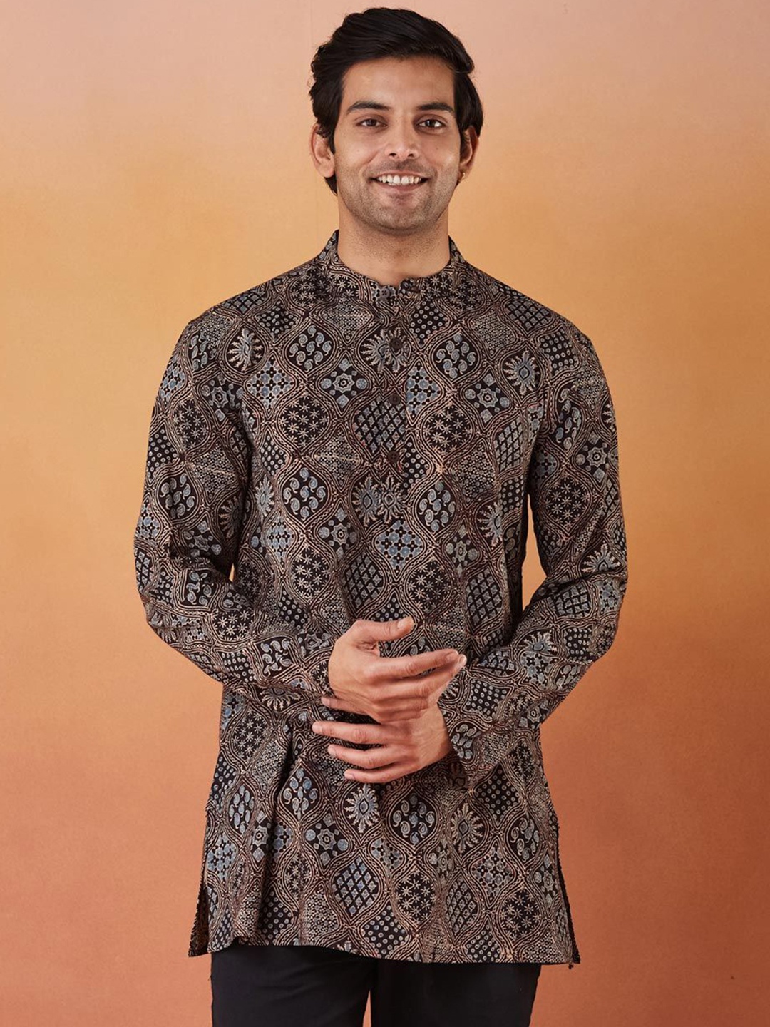 

Fabindia Ethnic Motifs Ajrakh Printed Band Collar Cotton Short Kurta, Black