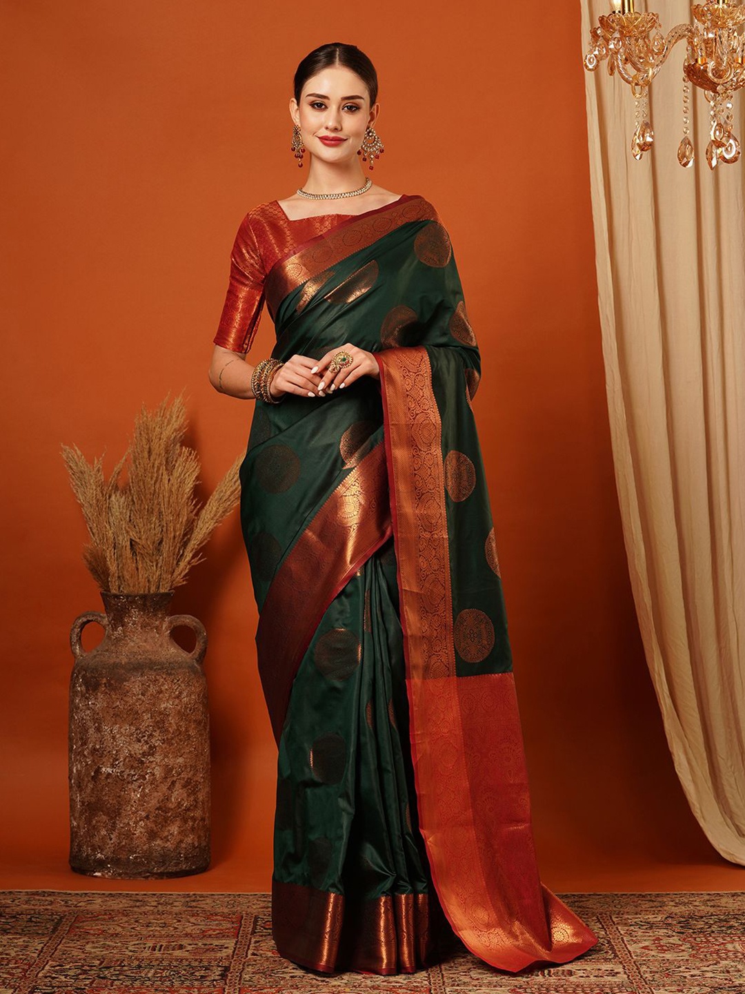 

DIVASTRI Ethnic Motifs Woven Design Zari Pure Silk Banarasi Saree, Green