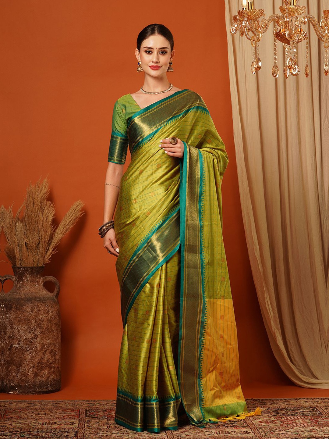 

DIVASTRI Woven Design Zari Pure Silk Banarasi Saree, Green