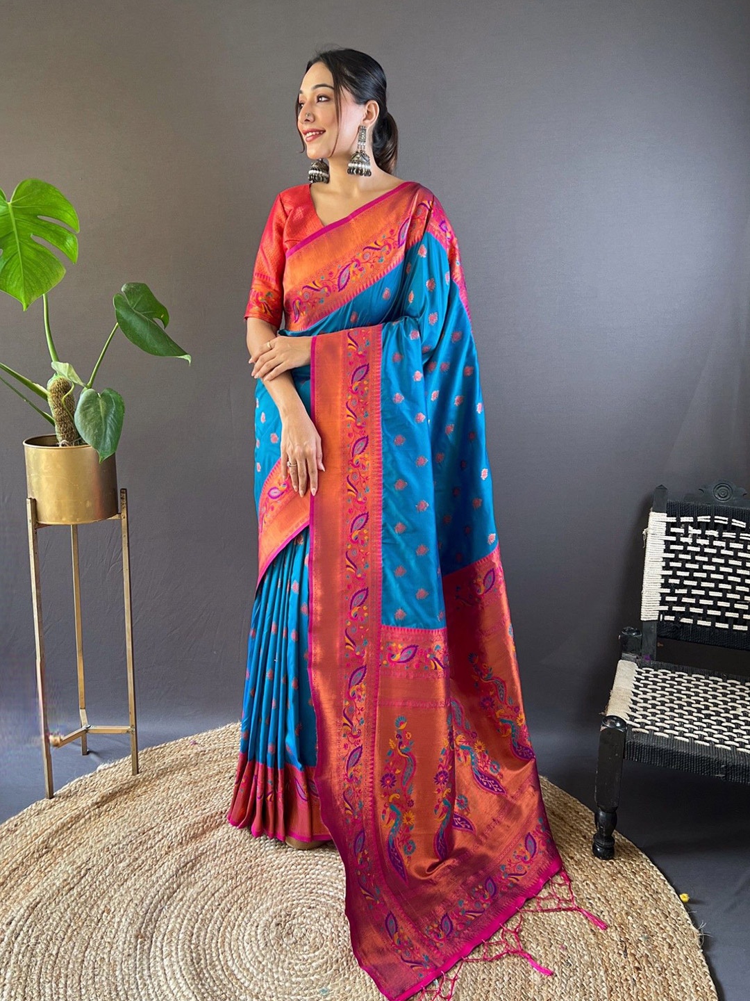 

DIVASTRI Woven Design Zari Silk Blend Paithani Saree, Blue