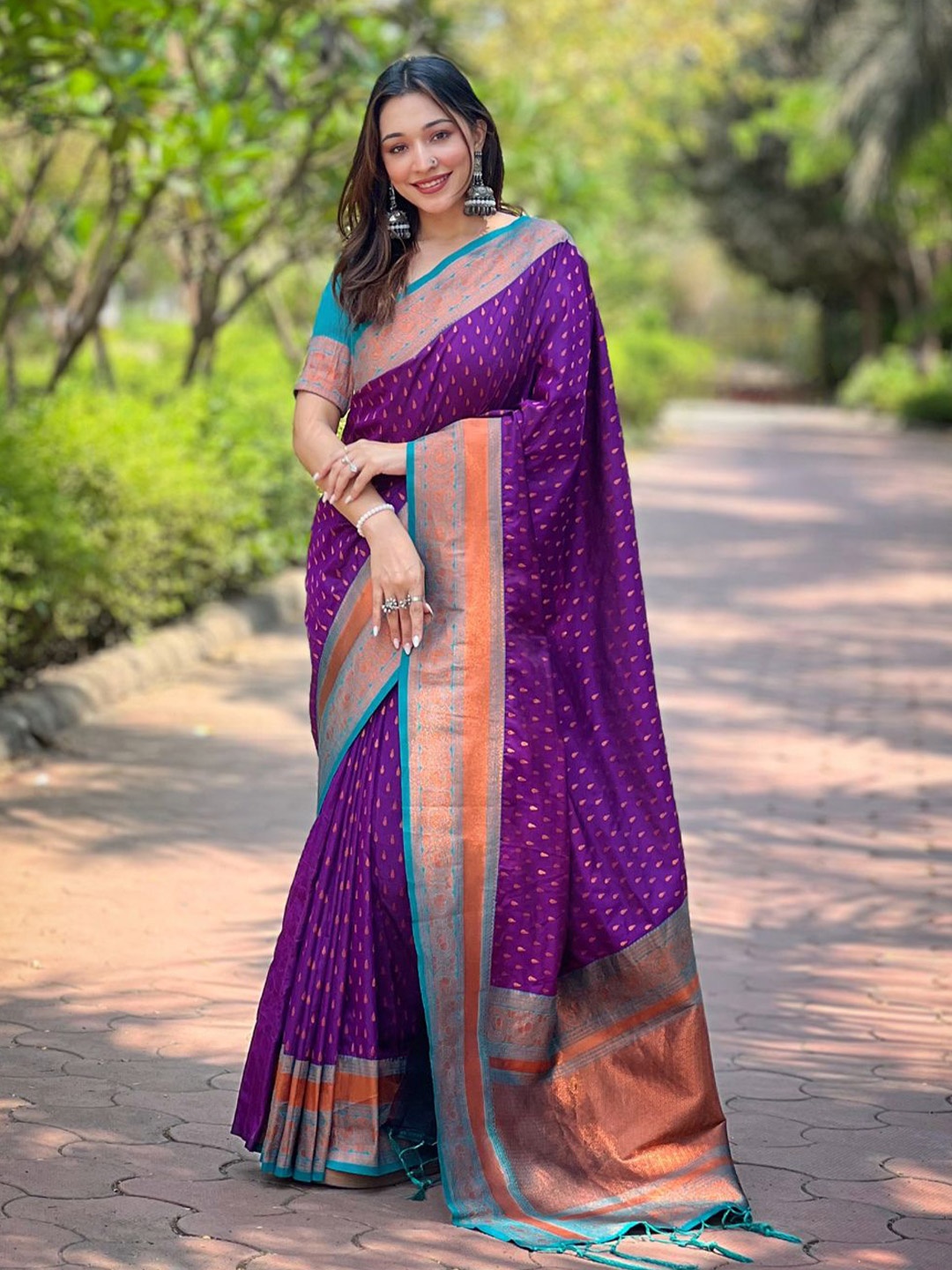 

DIVASTRI Woven Design Zari Banarasi Saree, Purple