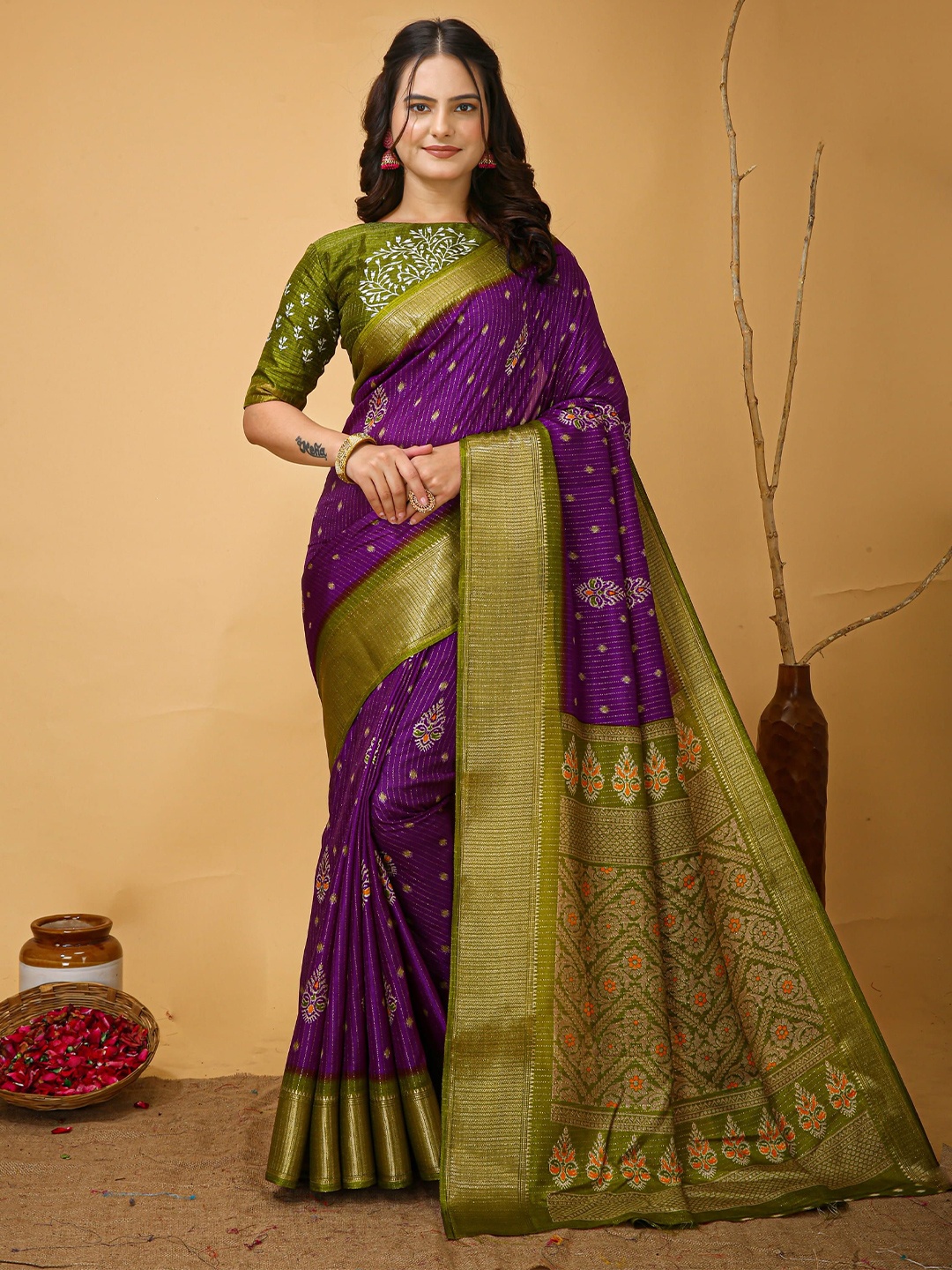 

HI FI NX Ethnic Motifs Printed Kanjeevaram Saree, Purple