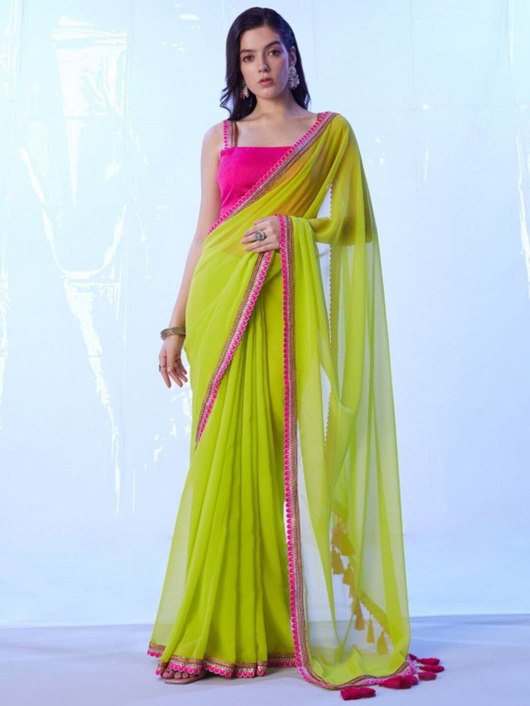 

VRAGI Embroidered Pure Georgette Saree, Green