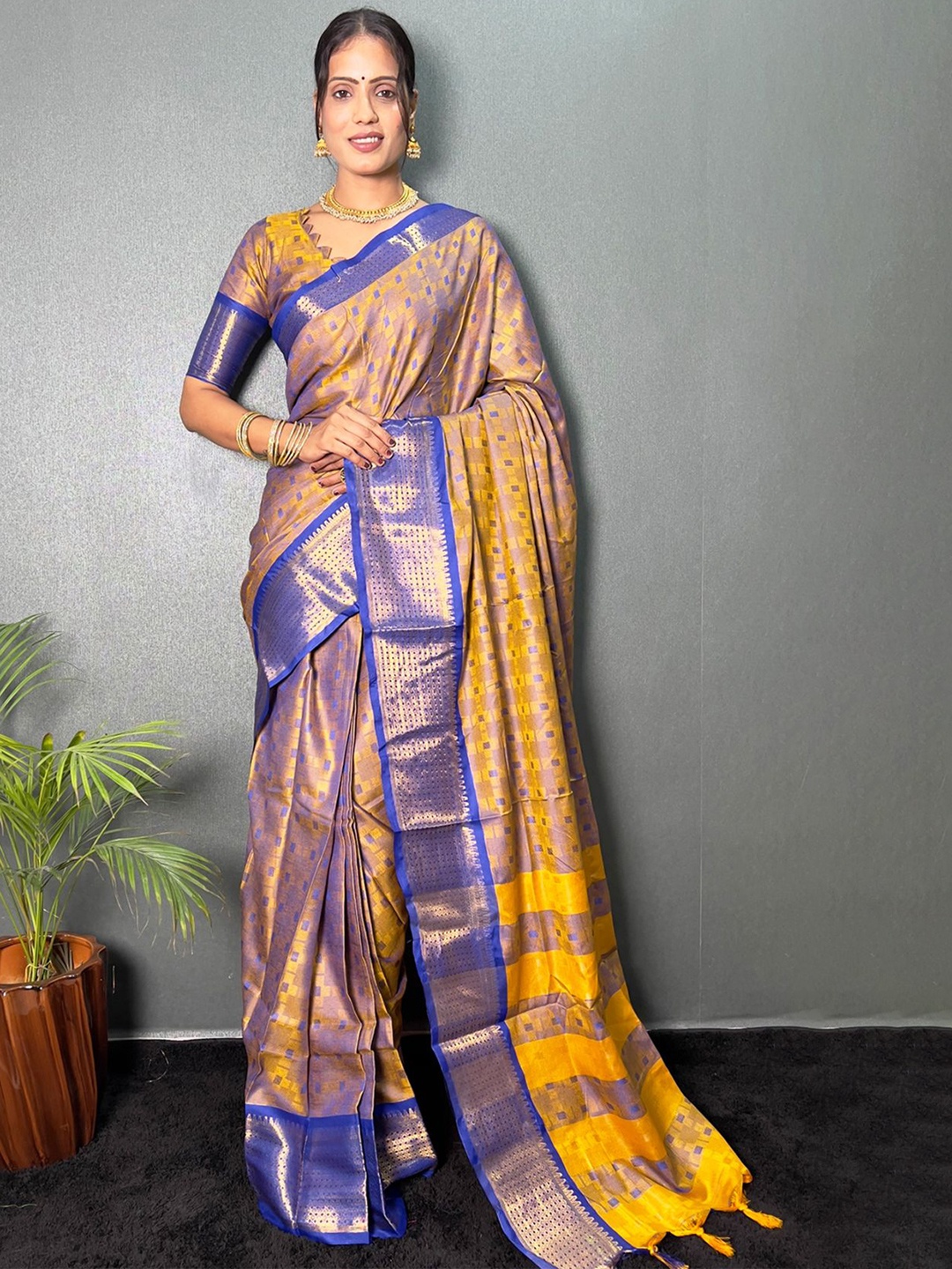 

DIVASTRI Woven Design Zari Ready to Wear Mysore Silk Saree, Gold