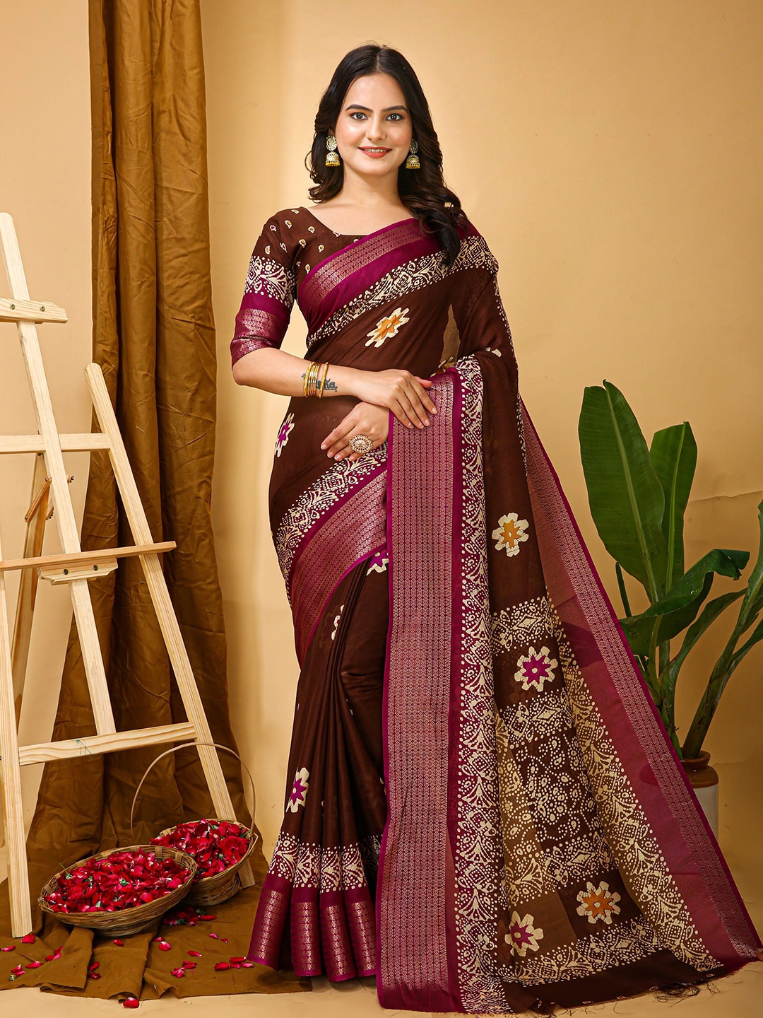

HI FI NX Floral Printed Banarasi Saree, Brown