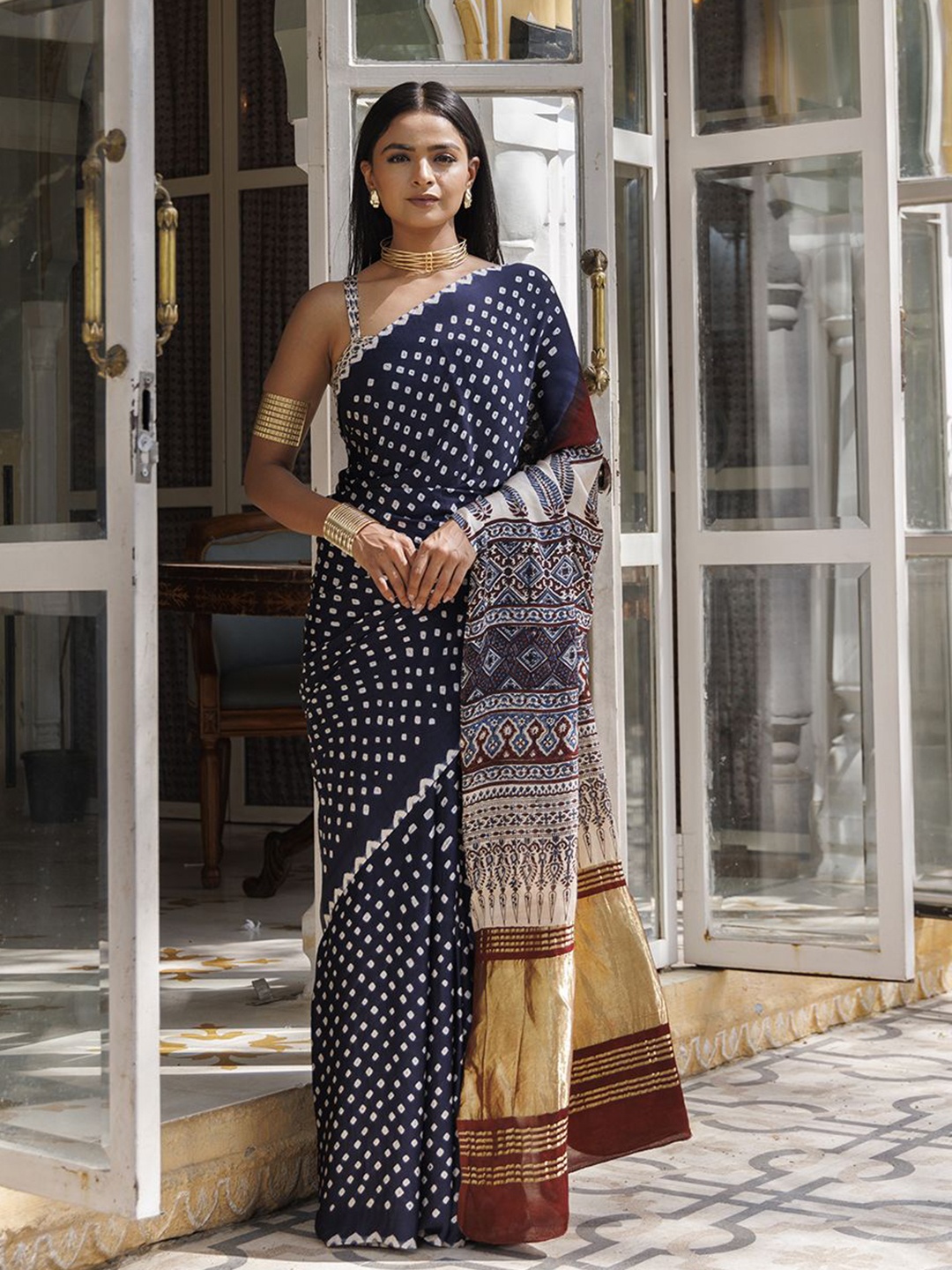 

Geroo Luxe Women Sarees, Black