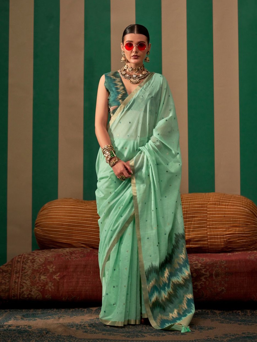 

BLENDIFY Woven Design Zari Silk Blend Banarasi Saree, Green