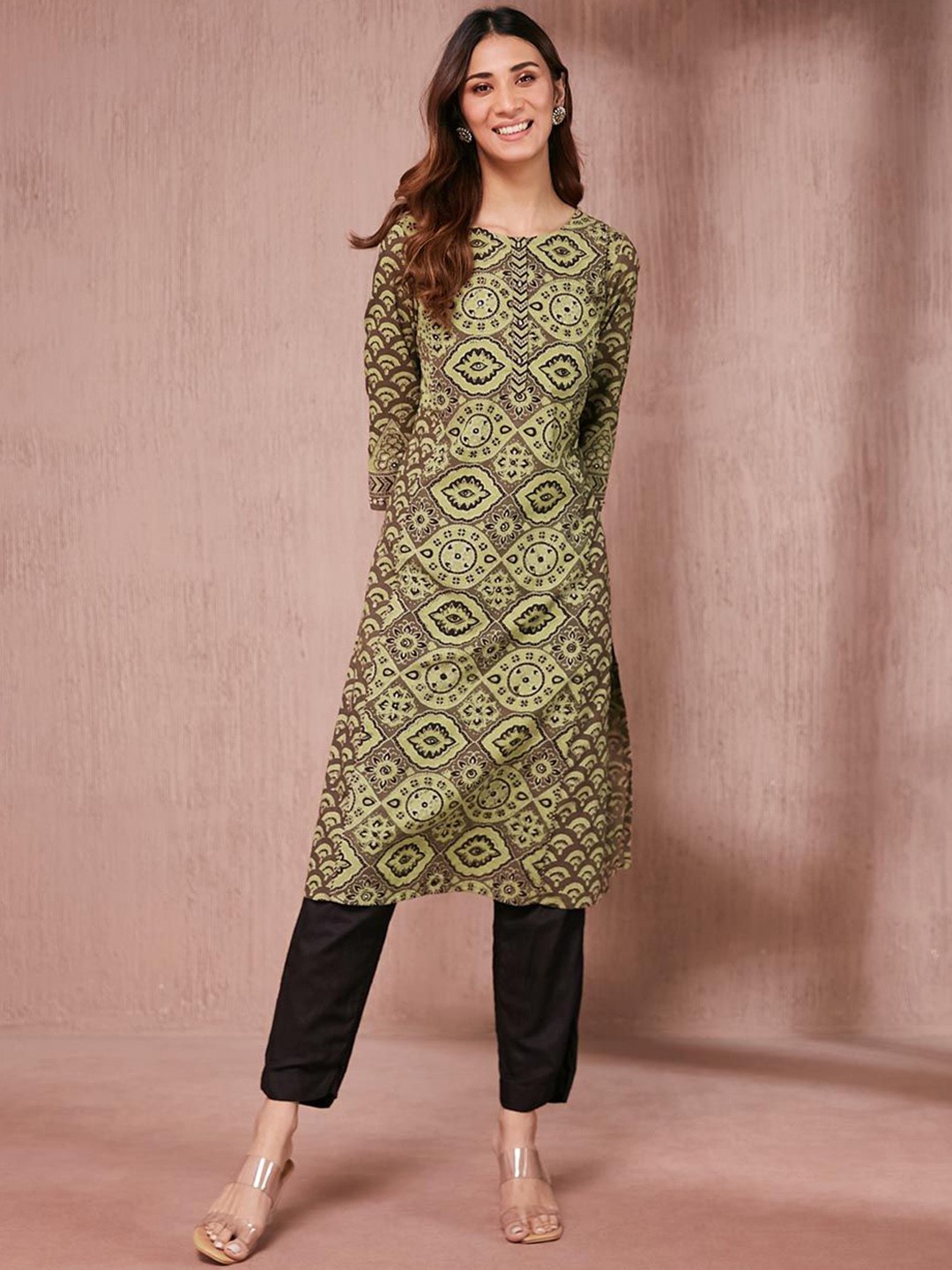 

Fabindia Floral Ajrakh Printed Cotton Straight Kurta, Green