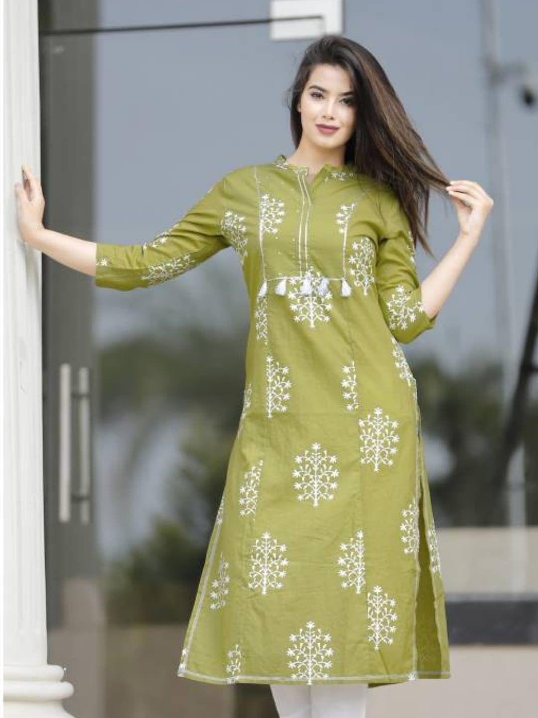 

The loom craft Floral Printed Mandarin Collar Cotton Straight Kurta, Green