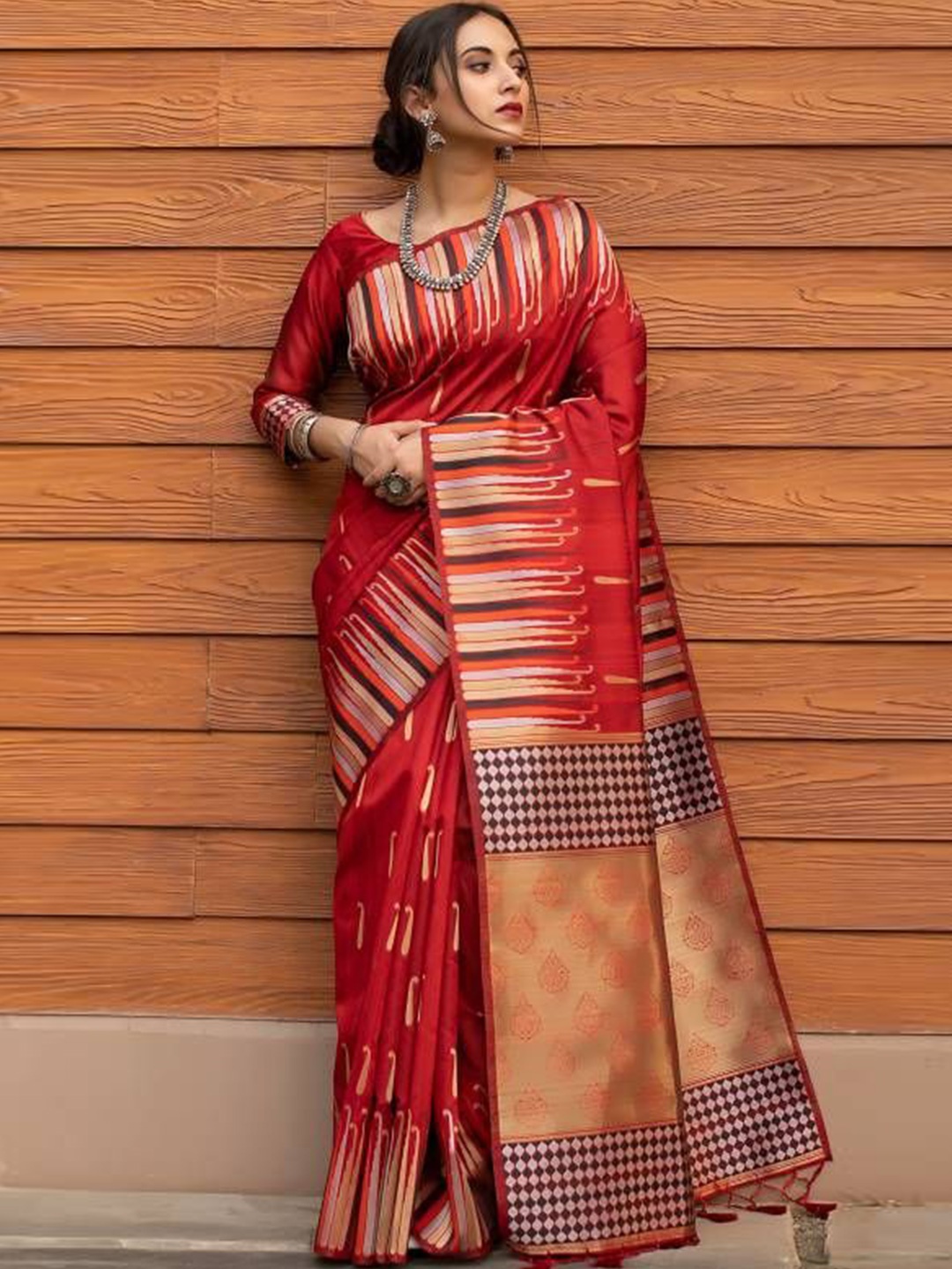 

RAJGRANTH Woven Design Pure Silk Banarasi Saree, Red