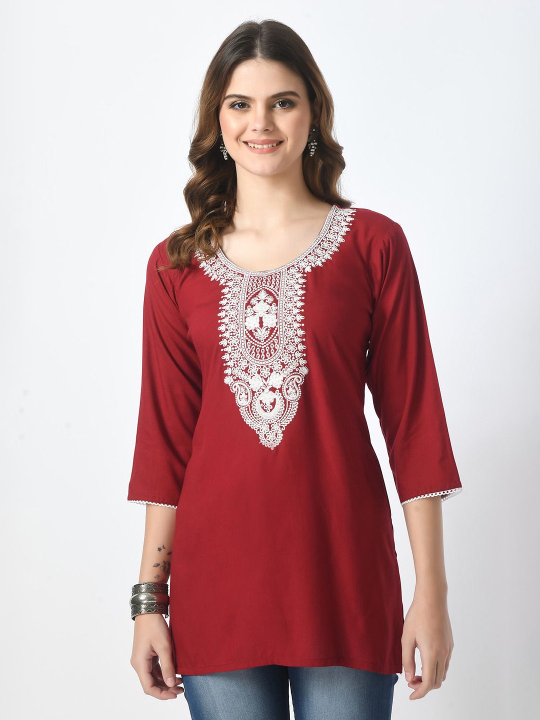 

LIBOZA Floral Embroidered Chikankari Chikankari Kurti, Maroon