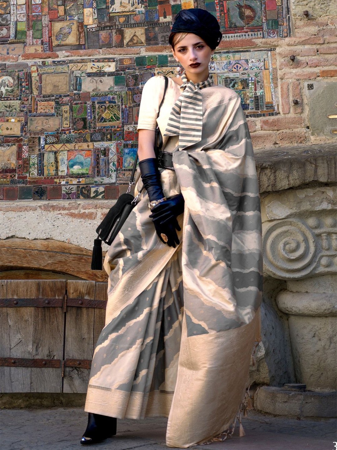 

BLENDIFY Woven Design Zari Silk Blend Banarasi Saree, Grey