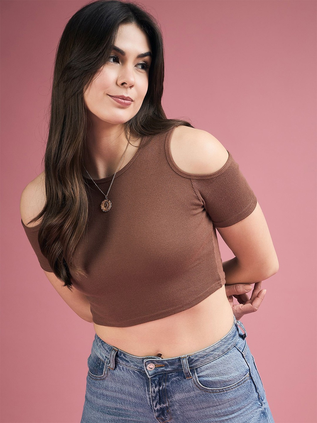 

DressBerry Women Jewel Neck Cold-Shoulder Sleeves Fitted Crop Top, Brown