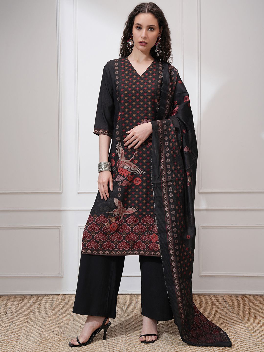 

Vishudh Women Printed Kurta with Bottom and Dupatta, Black