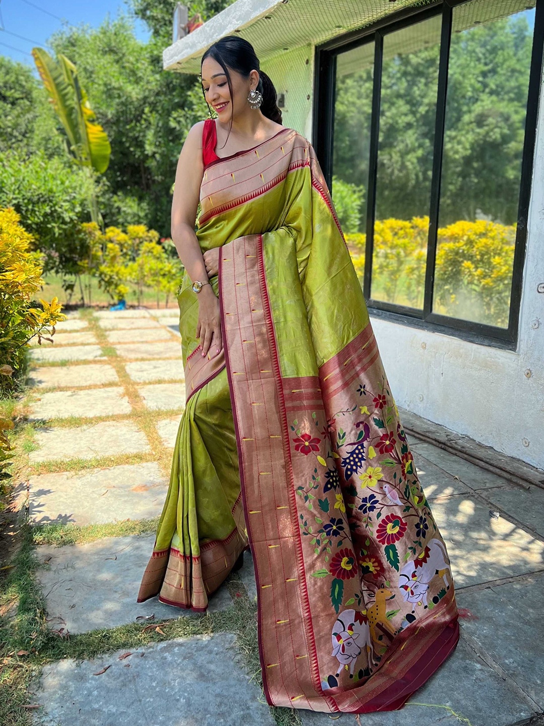 

DIVASTRI Woven Design Zari Silk Blend Paithani Saree, Green