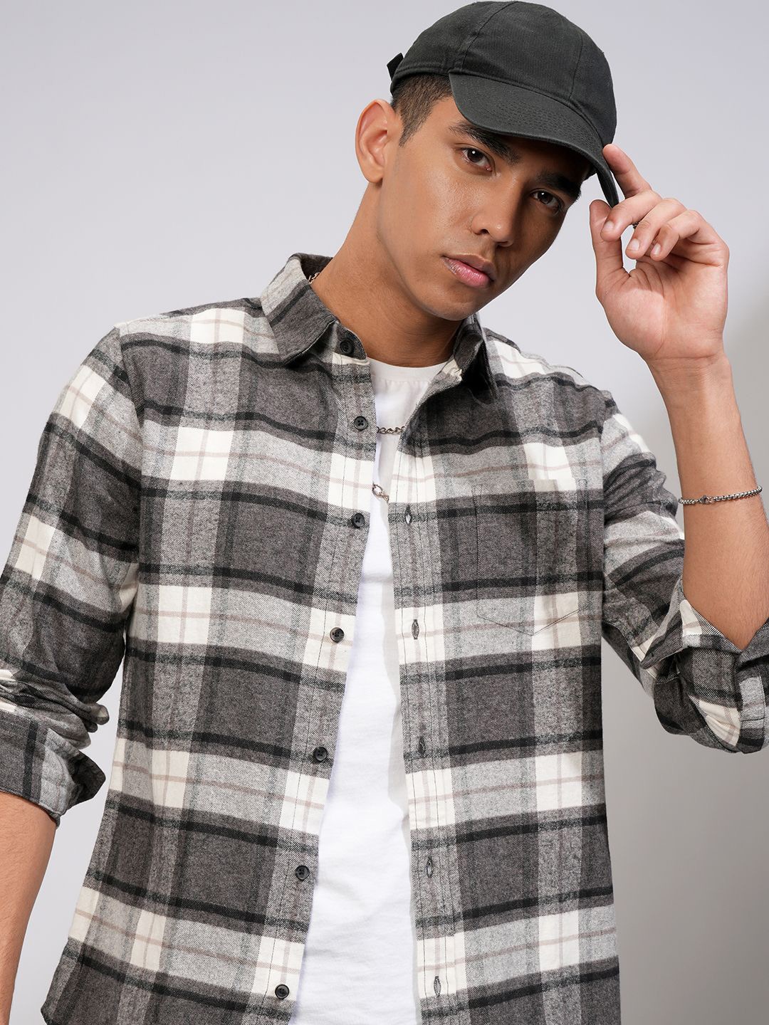 

HIGHLANDER Men Grindle Flannel Textured Checked Casual Shirt, Off white