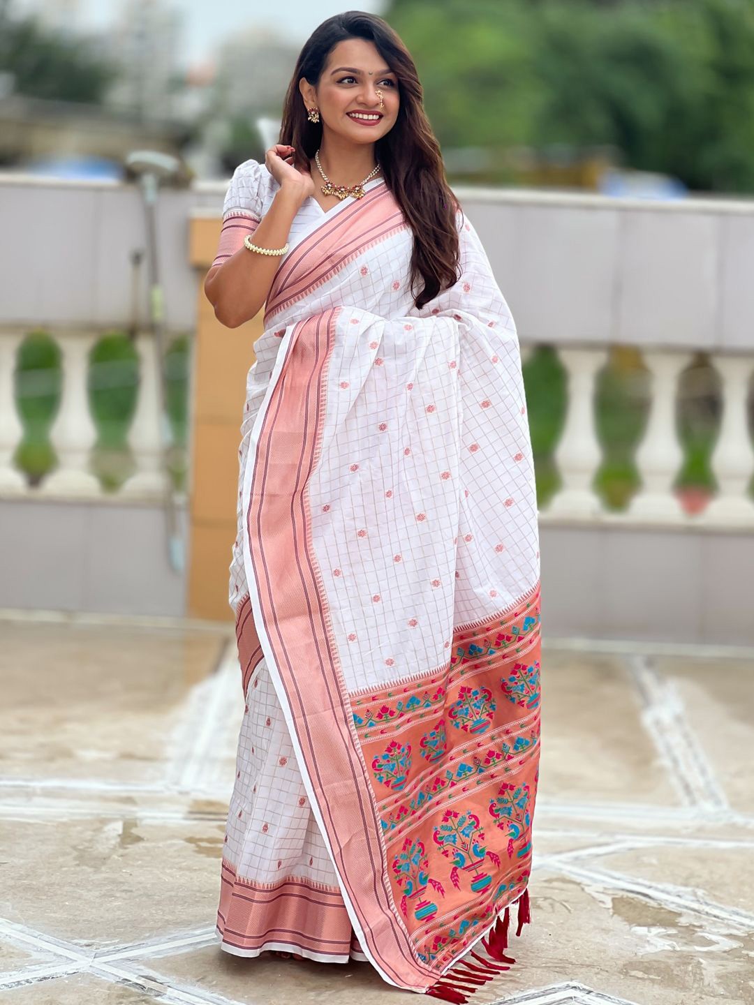 

DIVASTRI Woven Design Zari Silk Blend Paithani Saree, White