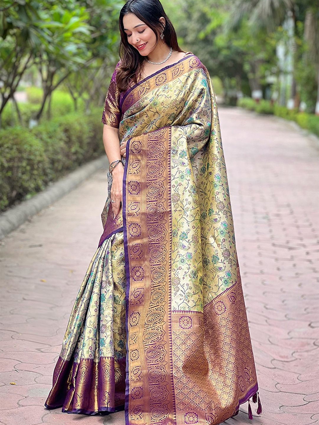 

DIVASTRI Woven Design Zari Dharmavaram Saree, Cream