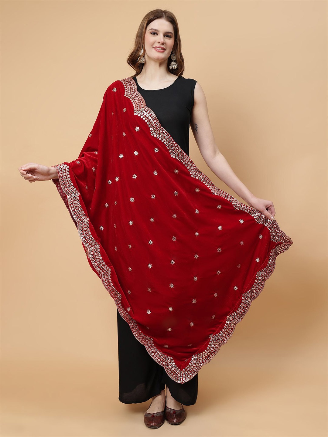 

Moda Chales Embroidered Velvet Dupatta with Sequinned, Red