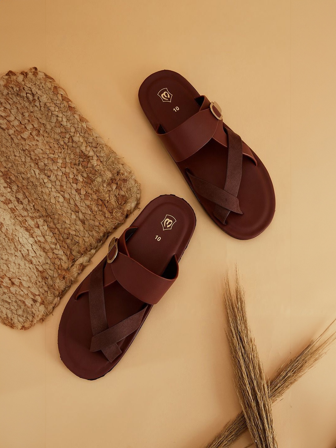 

Manyavar Men Self Design Ethnic Sandals, Brown