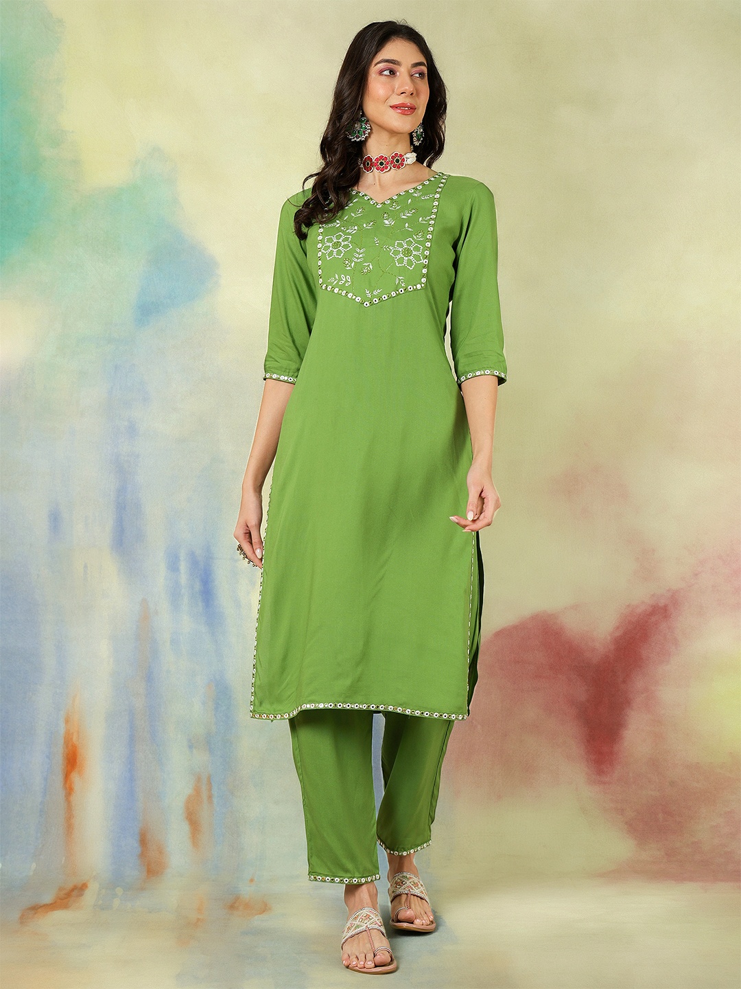 

NISHABD Floral Yoke Design V-Neck Embroidered Straight Kurta With Trousers, Green