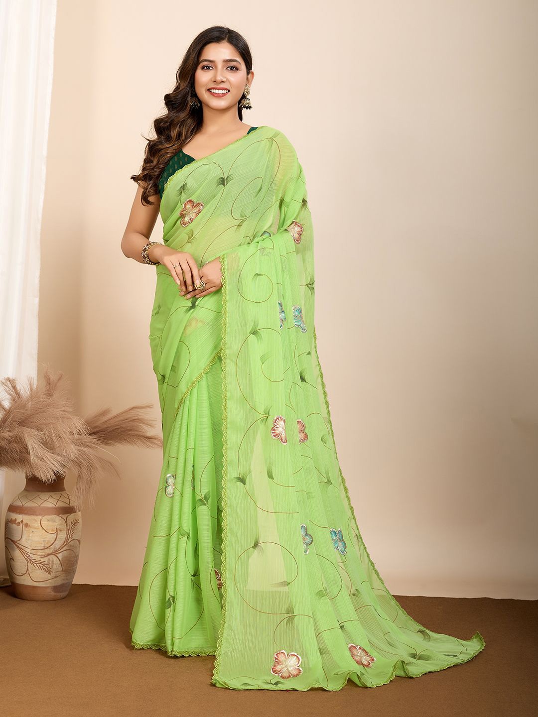 

HEER FASHION Floral Poly Georgette Saree, Green