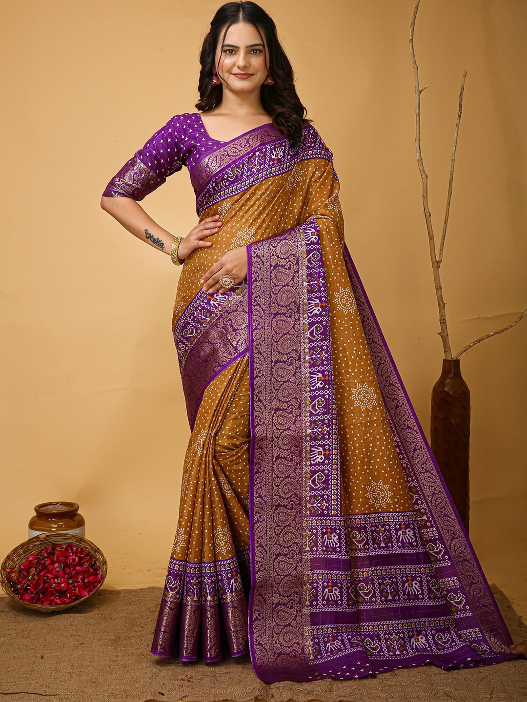 

HI FI NX Bandhani Zari Silk Cotton Kanjeevaram Saree, Brown