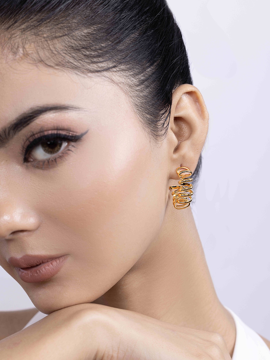

KAORI BY SHREYA AGARWAL Gold-Plated Contemporary Half Hoop