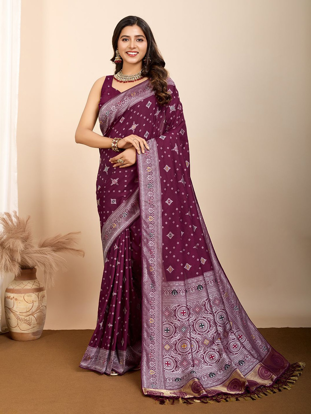 

HEER FASHION Woven Design Zari Silk Blend Designer Saree, Maroon