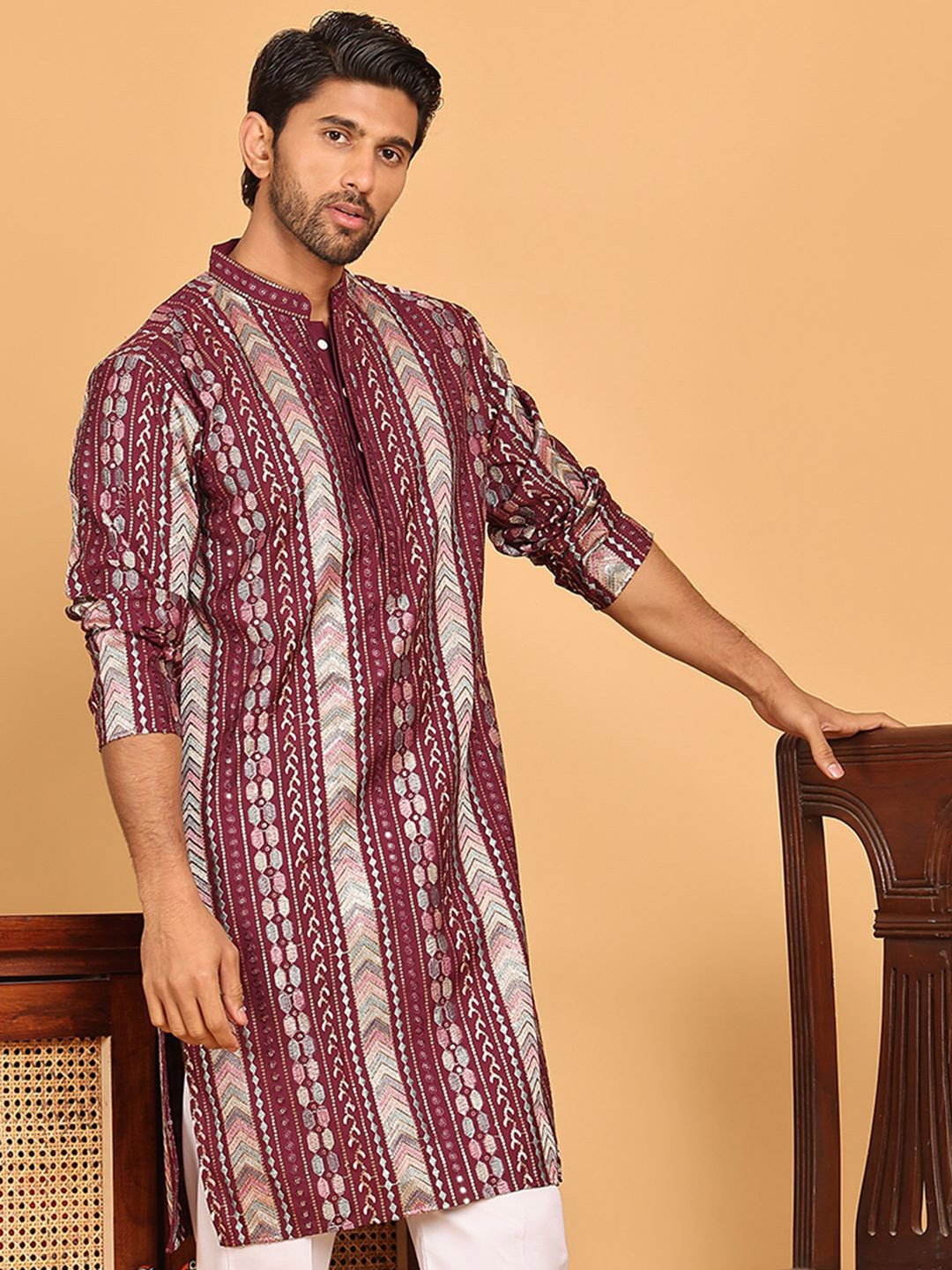 

Jompers Thread Work Mandarin Collar Straight Kurta, Maroon