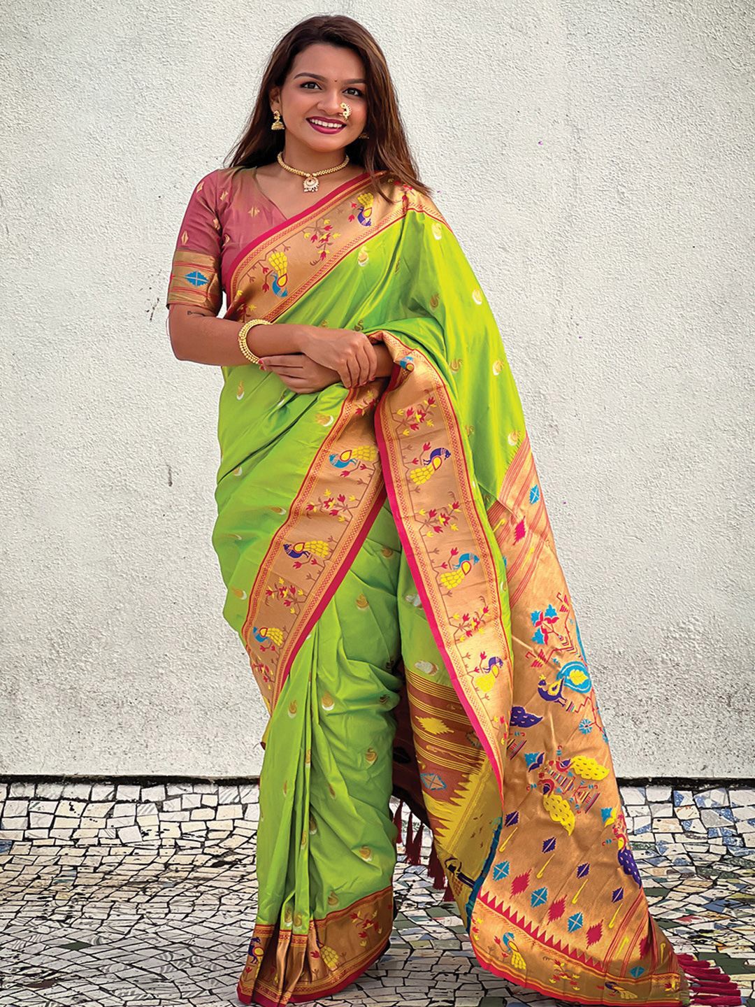 

DIVASTRI Woven Design Zari Paithani Saree, Lime green