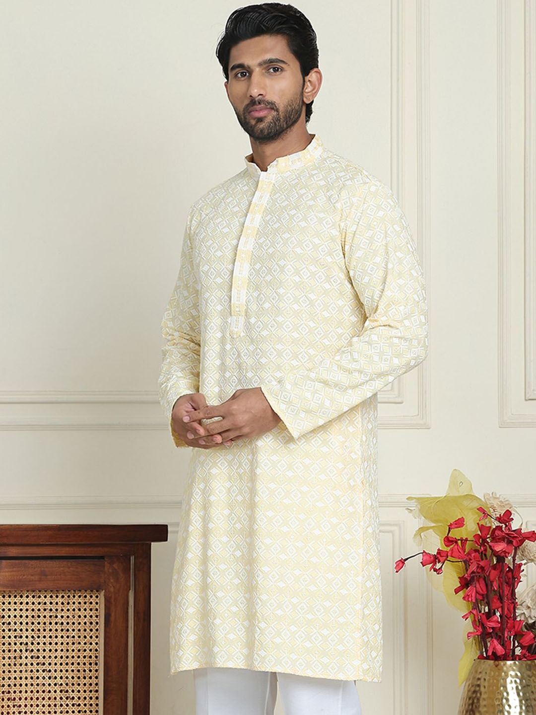 

Jompers Men Geometric Embroidered Chikankari Kurta, Yellow